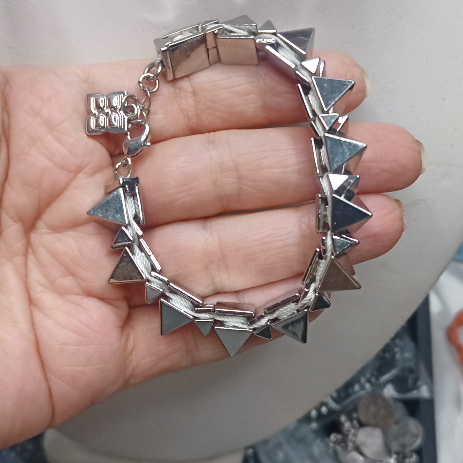Bcbg Spiky Stud Pyramid Bracelet 45$